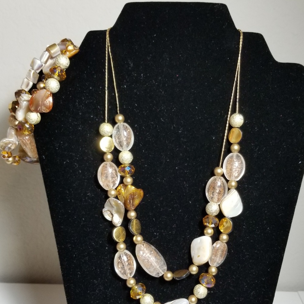 Necklace w/three stretch bracelets